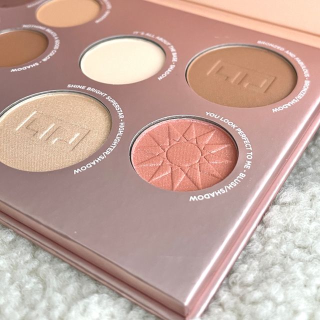 Signature Multi-Use Palette Signature Multi-Use Palette